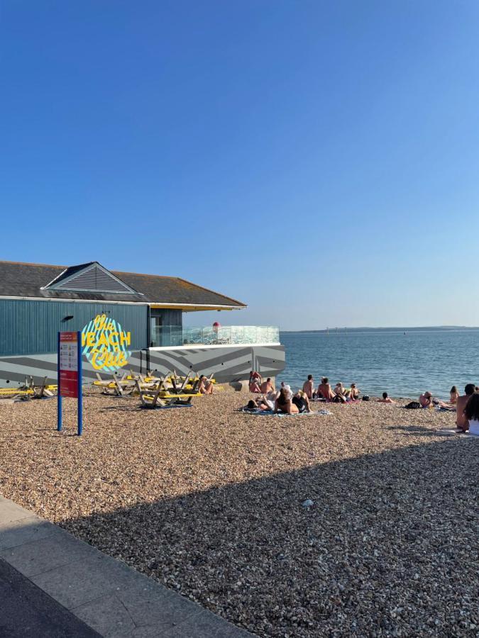 Spacious Split Level Flat In Great Location Portsmouth Exterior foto